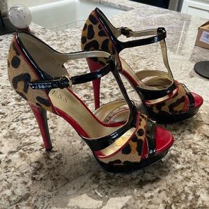 Guess EUC - Platform Sandals/Stilettos/Pumps